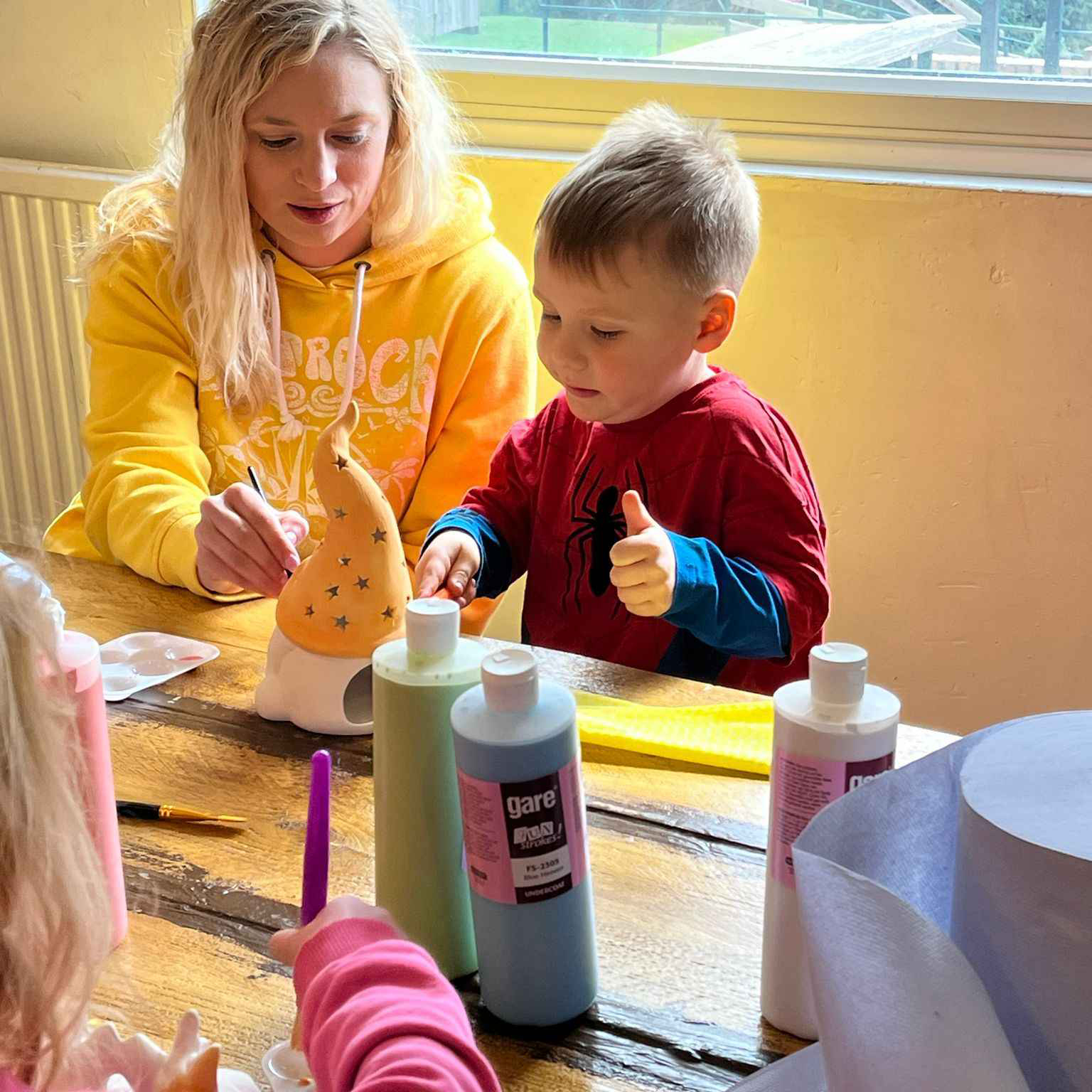 kids doing pottery painting